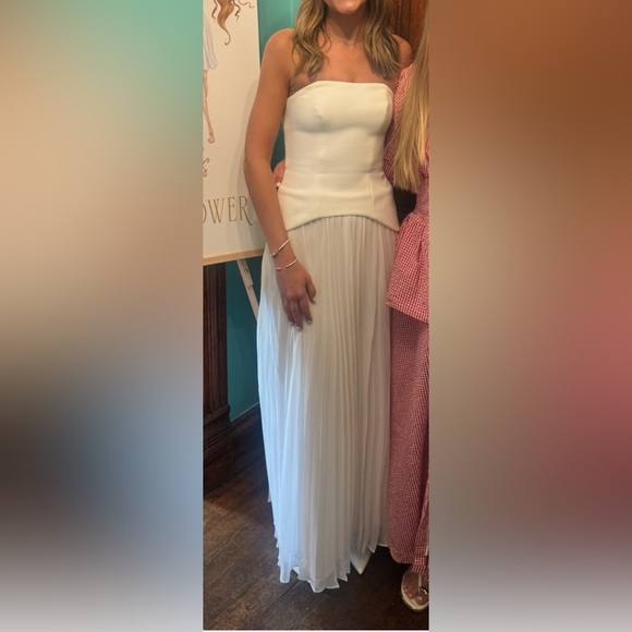 ASOS DESIGN structured bandeau wedding dress with pleated skirt in white - Picture 2 of 2